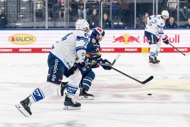 Battle for the Puck: Face-off between Justin Schuetz of Adler Mannheim, 74, and Dominik Kahun of EHC Red Bull Munich, 21 (GER), EHC Red Bull Munich vs. Adler Mannheim, Ice Hockey, DEL, 2026–2027 Season, Matchday 1, September 18, 2026 Photo: HMB Media, Heike Feiner Copyright: HMBxMedia HeikexFeiner