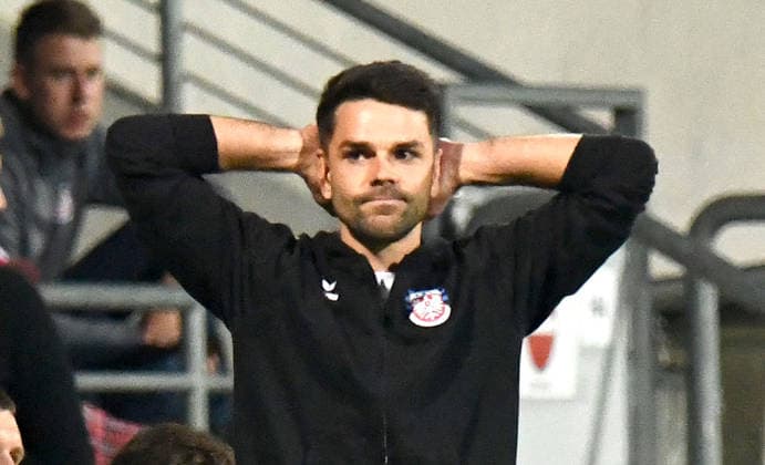 September 18, 2026, xokbx, Regional League Southwest Soccer, FSV Frankfurt vs. Stuttgarter Kickers – Coach Victor Kleinhenz (FSV Frankfurt), facial expressions, gestures, emotion, frustration, bewilderment, Frankfurt am Main