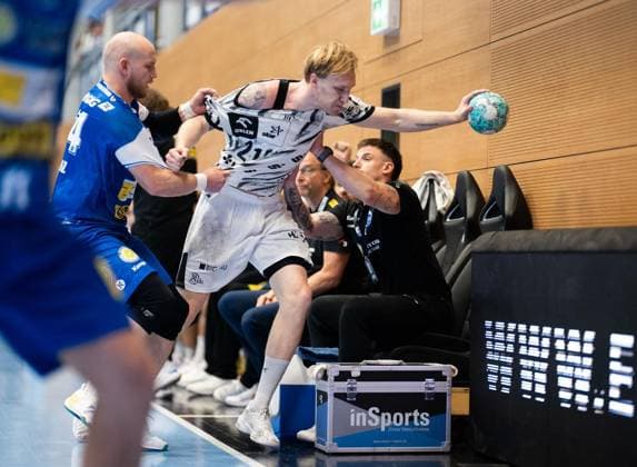 HANDBALL OPEL HBL MATCHDAY 5 THSV EISENACH THW KIEL ** FOR EDITORIAL PURPOSES ONLY ** EDITORIAL USE ONLY ** p September 18, 2026 Eisenach Handball Opel Handball 1st Bundesliga Season 2026–2027 Werner Assmann Hall Matchday 5 ThSV Eisenach vs. THW Kiel in a photo by Peter Walz 14 ThSV Eisenach in a duel with Eric Johansson 21 THW Kiel Germany Thuringia Eisenach Copyright SaschaxFromm Copyright: SaschaxFromm doc87nqb9m49y019p9b1huk ,EDITORIAL USE ONLY Copyright: SaschaxFromm