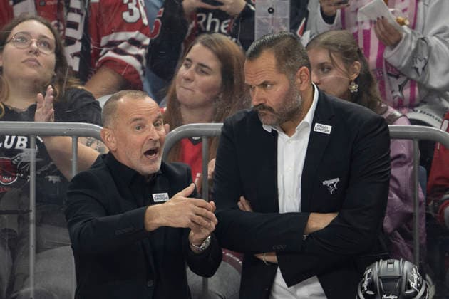 PENNY DEL 1 Cologne Sharks vs. Grizzly Wolfsburg, Cologne, September 18, 2026; Thomas Berglund, Cologne Sharks; Head Coach Manuel Kofler; PENNY DEL 1 Cologne Sharks vs. Grizzly Wolfsburg on September 18, 2026, at KA2 in Cologne, Germany Copyright: xBEAUTIFULxSPORTS AndreasxDickx