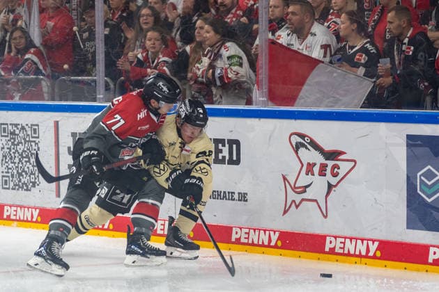 Face-off between Daniel Fischbuch of the Koelner Haie, 71, and Ross Mauermann of the Grizzlys Wolfsburg, 28; Koelner Haie vs. Grizzlys Wolfsburg, ice hockey, Penny DEL, Matchday 1, 2026–2027 season, September 18, 2026, Cologne Sharks vs. Grizzlys Wolfsburg, Ice Hockey, Penny DEL, Matchday 1, 2026–2027 Season, September 18, 2026, Cologne Copyright: xEibner-Pressefoto ThomasxHaeslerx EP_THR