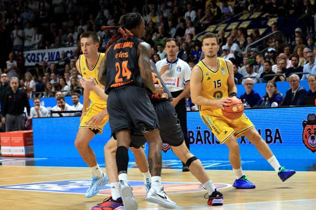 September 18, 2026, Germany, GER, DEU, Basketball, 1st Bundesliga, Day 1, 2026–2027 Season, Berlin, ALBA Berlin vs. Niners Chemnitz, Martin Hermannsson (ALBA Berlin) 15, JOE WIESKAMP (ALBA Berlin) 11, COBE WILLIAMS (Chemnitz) 24, nordphoto GmbH, Engler Berlin Uber Arena, Federal State: Germany Copyright: xNordphotox xEnglerx