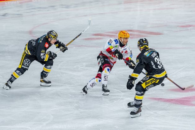 Luca Hauf, Krefeld Pinguine, 85; Andy Miele, Fischtown Pinguins Bremerhaven, 51; Tim Schuetz, Krefeld Pinguine, 38; Krefeld Pinguine vs. Pinguins Bremerhaven, Ice Hockey, PENNY DEL, Matchday 1, 2026–2027 Season, September 18, 2026 Krefeld Pinguine vs. Pinguins Bremerhaven, Ice Hockey, PENNY DEL, Matchday 1, 2026–2027 Season, September 18, 2026, Krefeld Copyright: xEibner-Pressefoto LukasxBaldygax EP_LBA