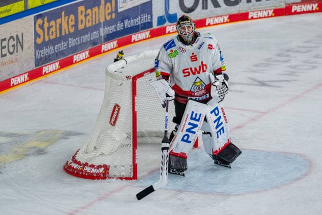 Kristers Gudlevskis, Fischtown Pinguins Bremerhaven, 30 Krefeld Pinguine vs. Pinguins Bremerhaven, ice hockey, PENNY DEL, Matchday 1, 2026–2027 season, September 18, 2026, Krefeld Pinguine vs. Pinguins Bremerhaven, Ice Hockey, PENNY DEL, Matchday 1, 2026–2027 Season, September 18, 2026, Krefeld Copyright: xEibner-Pressefoto LukasxBaldygax EP_LBA