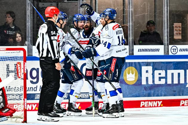 Goal celebrations, cheers, and joy from goal-scorer Austen Keating of ERC Ingolstadt, 89 Riley Sheen, ERC Ingolstadt; 91 Emil Kvernmo Vasenden, ERC Ingolstadt; 14 Jackin Smallwood, ERC Ingolstadt; 23 Leon Hüttl, ERC Ingolstadt; 25, GER, Iserlohn Roosters vs. ERC Ingolstadt, ice hockey, Penny DEL, Matchday 1, 2026–2027 season, September 19, 2026, GER, Iserlohn Roosters vs. ERC Ingolstadt, Ice Hockey, Penny DEL, Matchday 1, 2026–2027 Season, September 19, 2026, Iserlohn Copyright: xJonasxBrockmann Eibner-Pressefotx EP_JBN