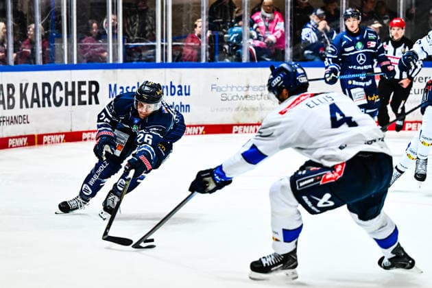 Dennis Lobach, Iserlohn Roosters, 26; Morgan Ellis, ERC Ingolstadt, 4; GER; Iserlohn Roosters vs. ERC Ingolstadt, ice hockey, Penny DEL, Matchday 1, 2026–2027 season, September 19, 2026, GER, Iserlohn Roosters vs. ERC Ingolstadt, Ice Hockey, Penny DEL, Matchday 1, 2026–2027 Season, September 19, 2026, Iserlohn Copyright: xJonasxBrockmann Eibner-Pressefotx EP_JBN