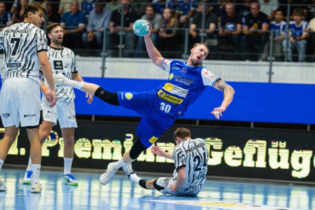 Dominik Solak, ThSV Eisenach, 30, Harald Reinkind, THW Kiel, 06, Julian Koester, THW Kiel, 07, Lukas Zerbe (THW Kiel, 24) on the floor (GER), ThSV Eisenach vs. THW Kiel, Opel Handball Bundesliga 1, Handball, Matchday 5, 2026–2027 season, 8:00 p.m., September 18, 2026, GER, ThSV Eisenach vs. THW Kiel, 1st Opel Handball Bundesliga, Handball, Matchday 5, 2026–2027 season, 8:00 p.m., September 18, 2026, Eisenach Copyright: xMartinxHerbstx