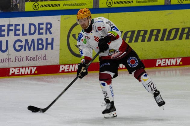 Krefeld, Germany, September 18, 2026 PENNY DEL 2026–2027 Game 1: Krefeld Pinguine vs. Fischtown Pinguins Bremerhaven Pictured: Phillip Bruggisser of the Pinguins with the puck at YAYLA ARENA, North Rhine-Westphalia Copyright: xFotostandx xGoertzx