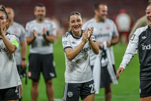 GER, Mainz, FSV Mainz 05 vs. Eintracht Frankfurt, Google Pixel Women s Bundesliga, Soccer, DFB, 2026–2027 Season, MEWA Arena, Matchday 5 in Pictures: Eintracht Frankfurt wins 3–2 on goals and celebrates the victory in front of the fans, Ainhoa Alguacil, Eintracht Frankfurt Women, 26. DFB and DFL regulations prohibit any use of photographs as image sequences and or quasi-video. September 18, 2026 Copyright: HMBxMedia HendrikxHamelau