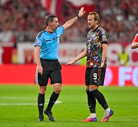 September 18, 2026, 2026–2027 Bundesliga Season, Matchday 4, FC Bayern Munich vs. 1. FC Union Berlin, at the Allianz Arena in Munich, Harry Kane of FC Bayern Munich protests to referee Benjamin Brand. Germany