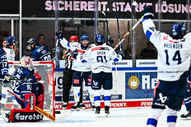 Goal celebration, cheers, joy for goal scorer Austen Keating, ERC Ingolstadt; 89 Riley Sheen, ERC Ingolstadt, 91, GER, Iserlohn Roosters vs. ERC Ingolstadt, ice hockey, Penny DEL, Matchday 1, 2026–2027 season, September 19, 2026, GER, Iserlohn Roosters vs. ERC Ingolstadt, ice hockey, Penny DEL, Matchday 1, 2026–2027 season, September 19, 2026, Iserlohn Copyright: xJonasxBrockmann Eibner-Pressefotx EP_JBN