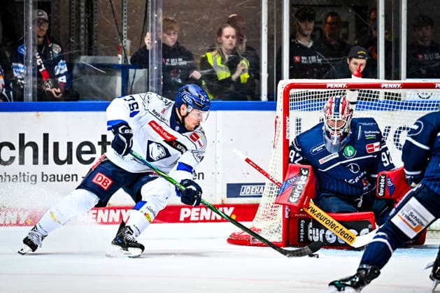 Alex Breton, ERC Ingolstadt, 75; Andreas Andy Jenike, Iserlohn Roosters, 92, GER, Iserlohn Roosters vs. ERC Ingolstadt, Ice Hockey, Penny DEL, Matchday 1, 2026–2027 season, September 19, 2026, GER, Iserlohn Roosters vs. ERC Ingolstadt, Ice Hockey, Penny DEL, Matchday 1, 2026–2027 Season, September 19, 2026, Iserlohn Copyright: xJonasxBrockmann Eibner-Pressefotx EP_JBN