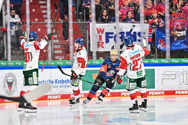 Penny DEL Nuremberg Ice Tigers vs. Augsburg Panthers, September 18, 2026 NUREMBERG, GERMANY September 18: The visiting fans cheer after Jimmy LAMBERT of the Augsburg Panthers scores the 0–1 goal. Goal scorer celebrates happily during the Penny DEL match between the Nuremberg Ice Tigers and the Augsburg Panthers on Matchday 1 at the PSD Bank Nuremberg Arena Copyright: xBEAUTIFULxSPORTS Goldbergx