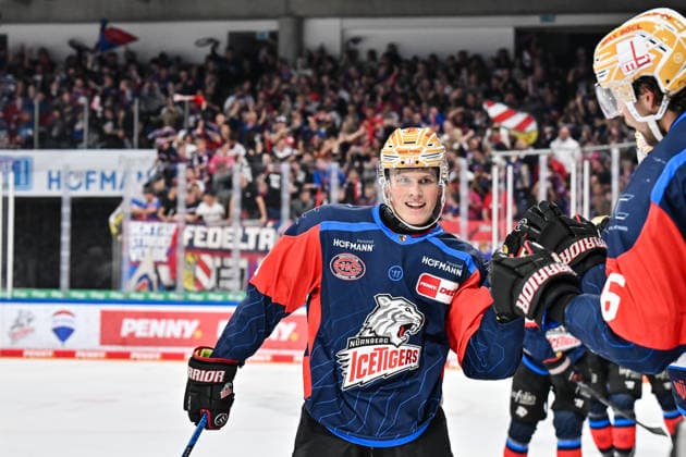 Penny DEL Nuremberg Ice Tigers vs. Augsburg Panthers, September 18, 2026 NUREMBERG, GERMANY September 18 The home team celebrates after Noah SAMANSKI scores the 1-1 goal Nuremberg Ice Tigers 8 Goal Scorers Joy Happy during the Penny DEL match between the Nuremberg Ice Tigers and the Augsburg Panthers on Matchday 1 at the PSD Bank Nuremberg Arena Copyright: xBEAUTIFULxSPORTS Goldbergx