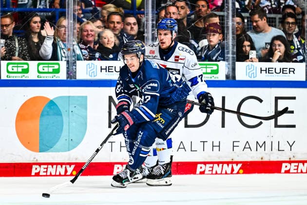 Kevin Bicker, Iserlohn Roosters, 83; Alex Breton, ERC Ingolstadt, 75, GER, Iserlohn Roosters vs. ERC Ingolstadt, Ice Hockey, Penny DEL, Matchday 1, 2026–2027 Season, September 19, 2026, GER, Iserlohn Roosters vs. ERC Ingolstadt, Ice Hockey, Penny DEL, Matchday 1, 2026–2027 Season, September 19, 2026, Iserlohn Copyright: xJonasxBrockmann Eibner-Pressefotx EP_JBN