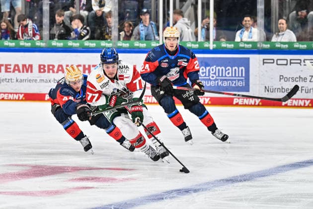 Penny DEL Nuremberg Ice Tigers vs. Augsburg Panthers, September 18, 2026, NUREMBERG, GERMANY, September 18: Josef EHAM of the Nuremberg Ice Tigers (No. 44) and Luke TOPOROWSKI of the Augsburg Panthers (No. 77) face off during the Penny DEL match between the Nuremberg Ice Tigers and the Augsburg Panthers on Matchday 1 at the PSD Bank Nuremberg Arena Copyright: xBEAUTIFULxSPORTS Goldbergx