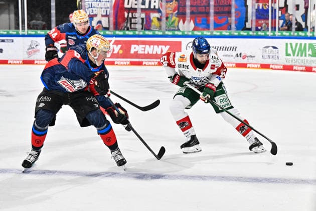 Penny DEL Nuremberg Ice Tigers vs. Augsburg Panthers, September 18, 2026, NUREMBERG, GERMANY, September 18: Noah SAMANSKI of the Nuremberg Ice Tigers (No. 8) and Felix SCHEEL of the Augsburg Panthers (No. 54) face off during the Penny DEL match between the Nuremberg Ice Tigers and the Augsburg Panthers on Matchday 1 at the PSD Bank Nuremberg Arena Copyright: xBEAUTIFULxSPORTS Goldbergx