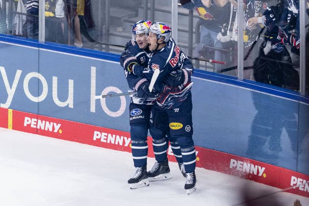Jeremy McKenna (EHC Red Bull Munich, 91) celebrates with Dominik Kahun (EHC Red Bull Munich, 21) after his goal to make it 1–0 for Germany, EHC Red Bull Munich vs. Adler Mannheim, ice hockey, DEL, 2026–2027 season, Matchday 1, September 18, 2026 Photo: HMB Media, Franz Feiner Copyright: HMBxMedia FranzxFeiner