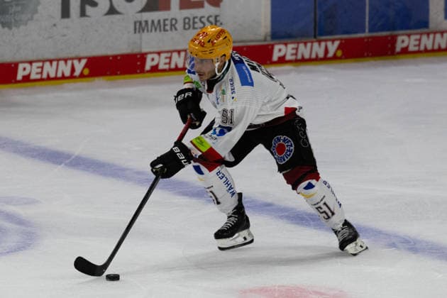 Krefeld, Germany, September 18, 2026 PENNY DEL 2026–2027 Game 1: Krefeld Pinguine vs. Fischtown Pinguins Bremerhaven Pictured: Andy Miele of the Pinguins with the puck at YAYLA ARENA, North Rhine-Westphalia Copyright: xFotostandx xGoertzx