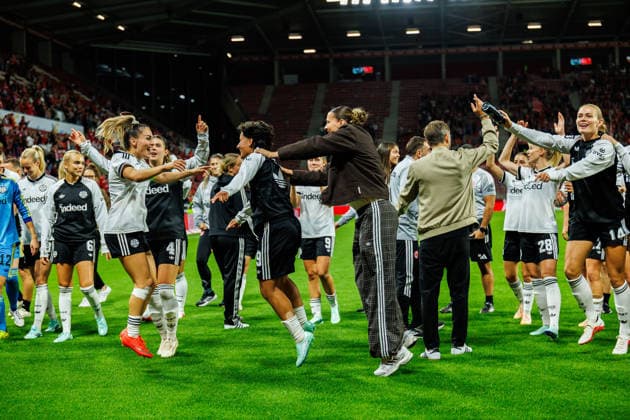 GPFBL, 1 FSV Mainz 05 vs. Eintracht Frankfurt, September 18, 2026, Mainz: Collective celebration by the Frankfurt women’s team following their victory in the Google Pixel Women’s Bundesliga match on Matchday 5 of the 2026–27 season between 1 FSV Mainz 05 and Eintracht Frankfurt at the MEWA Arena in Mainz, September 18, 2026 Copyright: xBEAUTIFULxSPORTS Hahnex