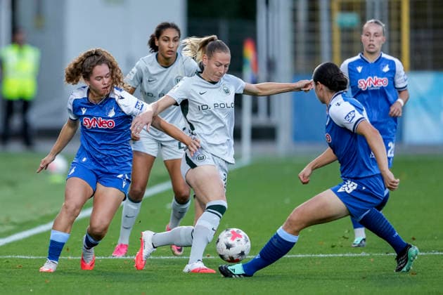 From left: Laia Martret Jimenez (TSG), 21, Sarai Linder (Wolfsburg), 39, Svenja Julia Fölmli TSG, 19, tackle, game scene, duel, tackle, tackling, dynamic, action, 09 18 2026, Sinsheim, Hoffenheim, Germany, soccer, Google Pixel Women’s Bundesliga, TSG 1899 Hoffenheim vs. VfL Wolfsburg, DFB and DFL regulations prohibit any use of photographs as image sequences and or quasi-video xozx