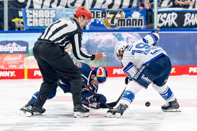 Faceoff between Patrick Hager of EHC Red Bull Munich, 52, and Luke Esposito of Adler Mannheim, 19 (GER), EHC Red Bull Munich vs. Adler Mannheim, Ice Hockey, DEL, 2026–2027 Season, Matchday 1, September 18, 2026 Photo: HMB Media, Heike Feiner Copyright: HMBxMedia HeikexFeiner