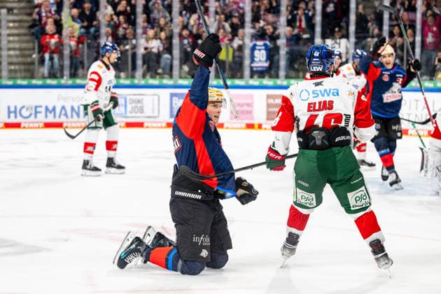 September 18, 2026 Ice Hockey Season 2026–2027 Penny DEL Nuremberg Ice Tigers Icetigers Augsburg Panthers Augsburg ThHa xthxhax Goal celebration, joy, Cheers for Noah Samanski 8, Nuremberg Ice Tigers, NIT, and teammates