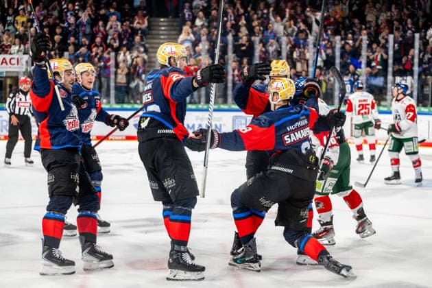 September 18, 2026 Ice Hockey Season 2026–2027 Penny DEL Nuremberg Ice Tigers Icetigers Augsburg Panthers Augsburg ThHa xthxhax Goal celebration, joy, Cheers for Noah Samanski 8, Nuremberg Ice Tigers, NIT, and teammates