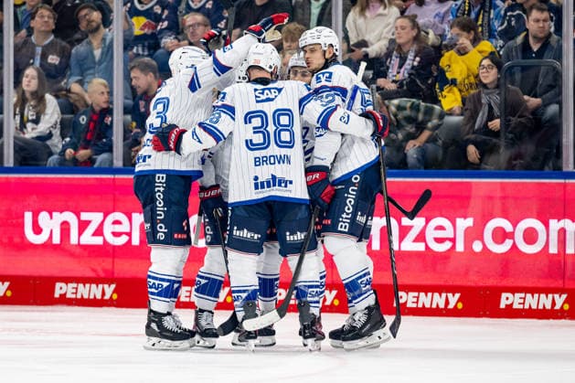The Mannheim fans cheer for Nicolas Mattinen (Adler Mannheim, 52) after his goal tied the game at 1–1 (GER), EHC Red Bull Munich vs. Adler Mannheim, ice hockey, DEL, 2026–2027 season, Matchday 1, September 18, 2026. Photo: HMB Media, Heike Feiner Copyright: HMBxMedia HeikexFeiner