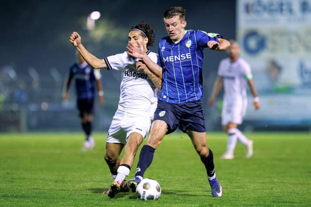 September 18, 2026, xkwix, Soccer, Regionalliga West, SV Rödinghausen vs. FC Gütersloh, Häcker Wiehenstadion, Matchday 9, 2026–2027 season: Aleksandar Kandic of FC Gütersloh 27 in a tackle against Mika Polat of SV Rödinghausen 8. DFB regulations prohibit any use of photographs as image sequences and or quasi-video. Photo: xKamilxWilkowskixPressefotoKochx, North Rhine-Westphalia, Germany