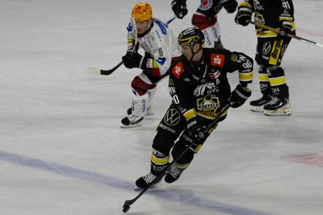 Krefeld, Germany, September 18, 2026 PENNY DEL 2026–2027 Game 1: Krefeld Pinguine vs. Fischtown Pinguins Bremerhaven Pictured: Adam Payerl of Krefeld with the puck at YAYLA ARENA, North Rhine-Westphalia Copyright: xFotostandx xGoertzx