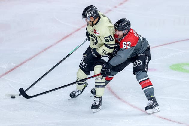 September 18, 2026, Ice hockey, DEL, Kölner Haie vs. Grizzlys Wolfsburg, Matchday 1, 2026–27 season, Lanxess Arena, Cologne; Tyler Gaudet (Grizzlys Wolfsburg, No. 58) in a face-off against Patrick Russell (Kölner Haie, No. 63), North Rhine-Westphalia, Germany