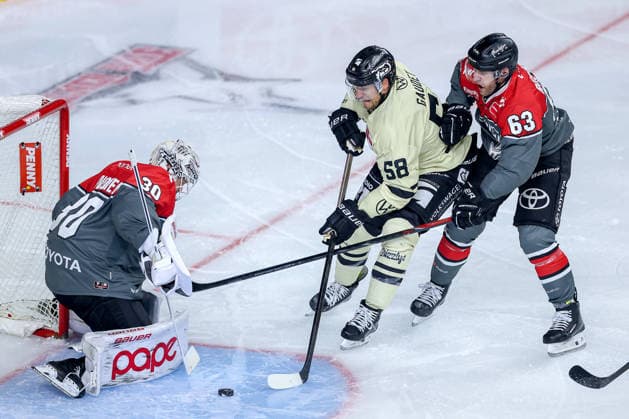 September 18, 2026, Ice Hockey, DEL, Kölner Haie vs. Grizzlys Wolfsburg, Matchday 1, 2026–27 Season, Lanxess Arena, Cologne: Goalie Janne Juvonen of the Kölner Haie makes a save against Tyler Gaudet of the Grizzlys Wolfsburg at 5:58 in a one-on-one situation against Patrick Russell of the Kölner Haie at 6:63 in North Rhine-Westphalia, Germany
