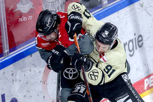 September 18, 2026, Ice hockey, DEL, Kölner Haie vs. Grizzlys Wolfsburg, Matchday 1, 2026–27 season, Lanxess Arena, Cologne; Robin Press (Kölner Haie, 94) in a one-on-one battle against Timo Ruckdäschel (Grizzlys Wolfsburg, 91), North Rhine-Westphalia, Germany