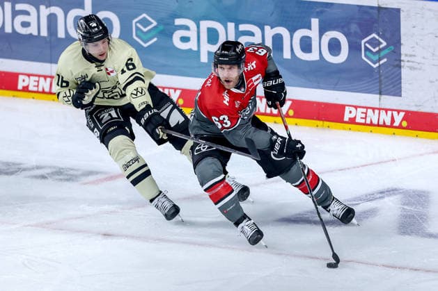 September 18, 2026, Ice Hockey, DEL, Kölner Haie vs. Grizzlys Wolfsburg, Matchday 1, 2026–27 Season, Lanxess Arena, Cologne; Tommy Pasanen (Grizzlys Wolfsburg, 16) in a one-on-one battle against Patrick Russell (Kölner Haie, 63); North Rhine-Westphalia, Germany