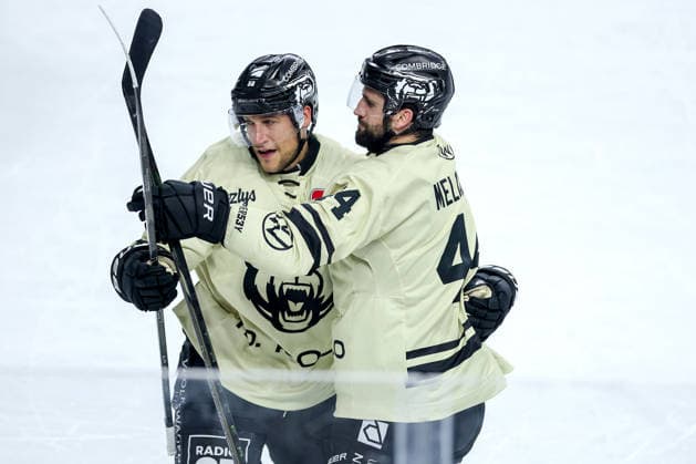 September 18, 2026, Ice Hockey, DEL, Kölner Haie vs. Grizzlys Wolfsburg, Matchday 1, 2026–27 Season, Lanxess Arena, Cologne: Celebrations after the 3–3 goal by Tyler Gaudet (No. 58, Grizzlys Wolfsburg) alongside Julian Melchiori (No. 44, Grizzlys Wolfsburg), North Rhine-Westphalia, Germany