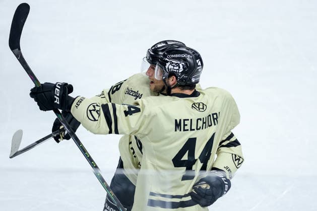 September 18, 2026, Ice Hockey, DEL, Kölner Haie vs. Grizzlys Wolfsburg, Matchday 1, 2026–27 Season, Lanxess Arena, Cologne: Celebrations after the 3–3 goal by Tyler Gaudet (No. 58, Grizzlys Wolfsburg) alongside Julian Melchiori (No. 44, Grizzlys Wolfsburg), North Rhine-Westphalia, Germany