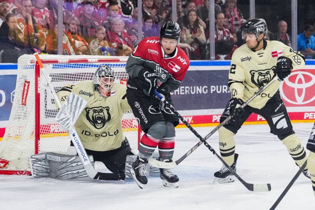 Ice Hockey Penny DEL Matchday 1: Kölner Haie vs. Grizzlys Wolfsburg on September 18, 2026, at the Lanxess Arena in Cologne. Dustin Strahlmeier (Wolfsburg), left: Frederik Storm (Cologne), center: Madison Bowey (Wolfsburg), right: In accordance with the regulations of the DEL (German Ice Hockey League), the publication and further use of the footage in electronic media and on devices of any kind during the game is not permitted. xDMx