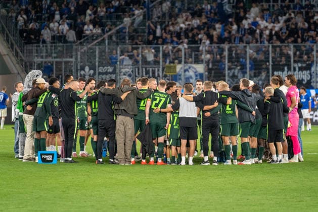 German Soccer 2. Bundesliga, Matchday 6, 2026–2027, VfL Wolfsburg vs. SV Darmstadt 98 on September 18, 2026, at the Volkswagen Arena in Wolfsburg; the teams gather after the game Copyright: xSvenxHeidmannx
