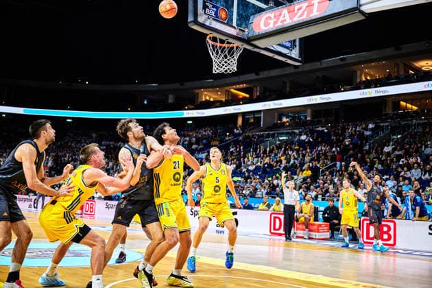 JANNIS VON SECKENDORFF, Chemnitz 99, 90; Brandon Angel, ALBA BERLIN, 21; Sam Griesel, ALBA BERLIN, 05, GER, ALBA Berlin vs. Chemnitz 99, Men s Basketball, easy Credit BBL, 2026–27 Season, Matchday 1, September 18, 2026 GER, ALBA Berlin vs. Chemnitz 99, Men s Basketball, easyCredit BBL, 2026–27 Season, Matchday 1, September 18, 2026 Berlin Copyright: xClaudiusxRauch,xEibner-Pressefotox xClaudiusxRauchx EP_CRH