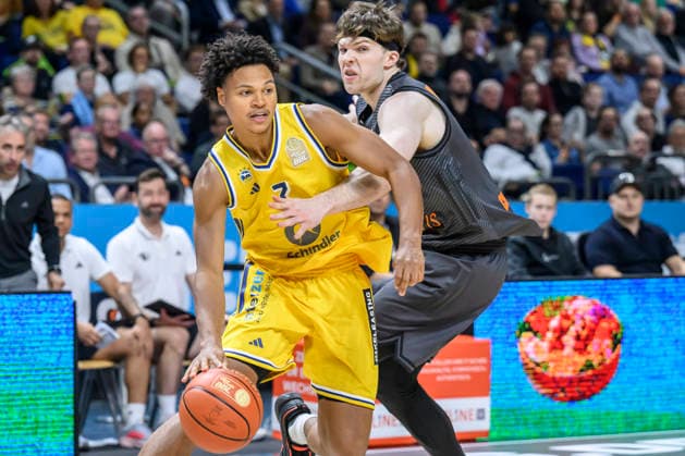 Pictured, from left: Jack Kayil (ALBA), 07, in a one-on-one battle, action, fight, battling for the ball, GER, Berlin, basketball, Alba Berlin vs. the Niners Chemnitz, BBL season opener, opening game, at the UBER Arena, September 18, 2026, Copyright: HMBxMedia UwexKoch