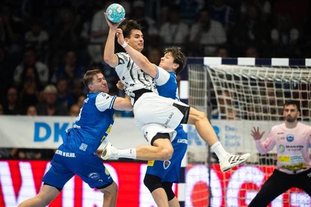 HANDBALL OPEL HBL MATCHDAY 5 THSV EISENACH THW KIEL ** FOR EDITORIAL PURPOSES ONLY ** EDITORIAL USE ONLY ** p September 18, 2026 Eisenach Handball Opel Handball 1st Bundesliga Season 2026–2027 Werner Assmann Hall Matchday 5 ThSV Eisenach vs. THW Kiel in the photo: Tillman Leu 99 (ThSV Eisenach), Oskar Joelsson 3 (ThSV Eisenach), Julian Köster 7 THW Kiel Germany Thuringia Eisenach Copyright SaschaxFromm Copyright: SaschaxFromm doc87nr30q7lk1dihxvhxh ,EDITORIAL USE ONLY Copyright: SaschaxFromm