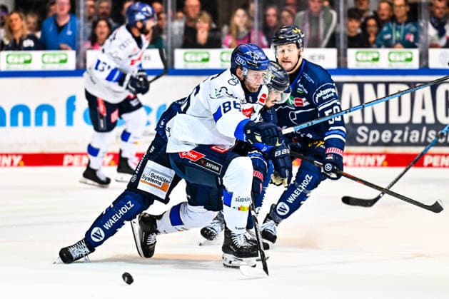 Daniel Neumann, Iserlohn Roosters, 22; Daniel Pietta, ERC Ingolstadt, 86, GER, Iserlohn Roosters vs. ERC Ingolstadt, ice hockey, Penny DEL, Matchday 1, 2026–2027 season, September 19, 2026, GER, Iserlohn Roosters vs. ERC Ingolstadt, Ice Hockey, Penny DEL, Matchday 1, 2026–2027 season, September 19, 2026, Iserlohn Copyright: xJonasxBrockmann Eibner-Pressefotx EP_JBN