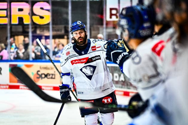 Goal celebration, cheers, joy from goal scorer Riley Sheen ERC Ingolstadt, 91, GER, Iserlohn Roosters vs. ERC Ingolstadt, ice hockey, Penny DEL, Matchday 1, 2026–2027 season, September 19, 2026, GER, Iserlohn Roosters vs. ERC Ingolstadt, Ice Hockey, Penny DEL, Matchday 1, 2026–2027 Season, September 19, 2026, Iserlohn Copyright: xJonasxBrockmann Eibner-Pressefotx EP_JBN