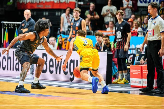 STEFAN SMITH Chemnitz 99, 02, Jordan Ford ALBA BERLIN, 03, GER, ALBA Berlin vs. Chemnitz 99, Men s Basketball, easy Credit BBL, 2026–27 Season, Matchday 1, September 18, 2026 GER, ALBA Berlin vs. Chemnitz 99, Men s Basketball, easyCredit BBL, 2026–27 Season, Matchday 1, September 18, 2026 Berlin Copyright: xClaudiusxRauch,xEibner-Pressefotox xClaudiusxRauchx EP_CRH