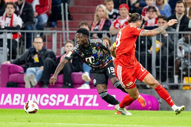 Alphonso Davies 19, FC Bayern Munich, in a tackle; FC Bayern Munich 1, FC Union Berlin; Bundesliga soccer; Matchday 4; September 18, 2026. DFB regulations prohibit any use of photographs as image sequences and or quasi-video. Munich, Bayern, Germany Copyright: xkolbert-press UlrichxGamelx