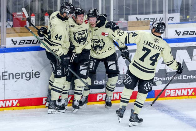 September 18, 2026, Ice Hockey, DEL, Kölner Haie vs. Grizzlys Wolfsburg, Matchday 1, 2026–27 Season, Lanxess Arena, Cologne: Celebrations after the goal that made it 5–3 by Tyler Morley (Grizzlys Wolfsburg 86), along with Julian Melchiori (Grizzlys Wolfsburg 44), Luis Schinko (Grizzlys Wolfsburg 63), and Les Lancaster (Grizzlys Wolfsburg 74), North Rhine-Westphalia, Germany