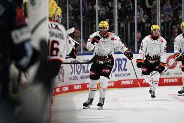 Celebration by Matthew Wedman Loewen Frankfurt 67 Schwenninger Wild Wings vs. Loewen Frankfurt, DEL, Regular Season, Game 1, 2026–2027 Season, 20260918 Schwenninger Wild Wings vs. Loewen Frankfurt, DEL, Regular Season, Game 1, 2026–2027 season, 20260918 Schwenningen Copyright: xEibner-Pressefoto SvenxLaeglerx EP_SVL