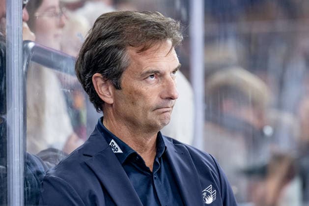 Dallas Eakins, Head Coach and General Manager, Adler Mannheim, with a skeptical look—Portrait, GER; EHC Red Bull Munich vs. Adler Mannheim, ice hockey, DEL, 2026–2027 season, Matchday 1, September 18, 2026 Photo: HMB Media, Heike Feiner Copyright: HMBxMedia HeikexFeiner