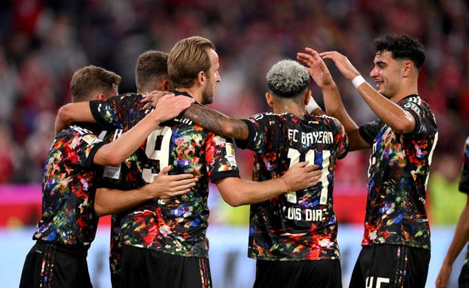 Soccer, Bundesliga Season 2026–2027, Matchday 4, September 18, 2026: FC Bayern Munich 1, FC Union Berlin. FC Bayern Munich celebrates after scoring its 100th goal in the Bundesliga, making the score 2–0. From left: Goal scorers: Harry Kane, Luis Díaz, Aleksandar Pavlovic
